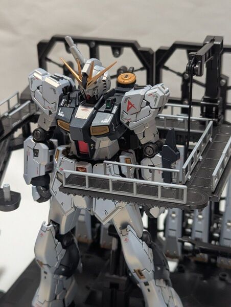 RG νガンダム 台座付 塗装済み完成品