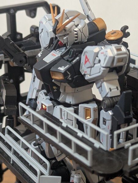 RG νガンダム 台座付 塗装済み完成品 ジャンク