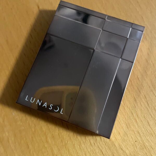 LUNASOL アイシャドウパレット