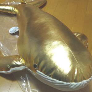 【グロッシー シロナガスクジラ 超BIGぬいぐるみ】ゴールド
