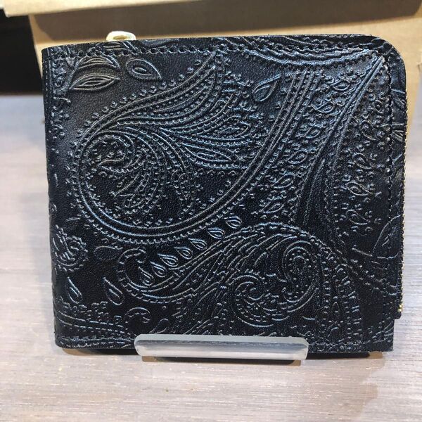栃木レザー『新品未使用』【牛革】(本革)ペイズリー柄薄型ウォレット