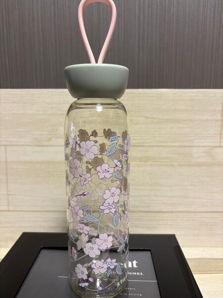 スターバックス SAKURA 2024 シリコンストラップボトル 532ml タンブラー 販売即完売。