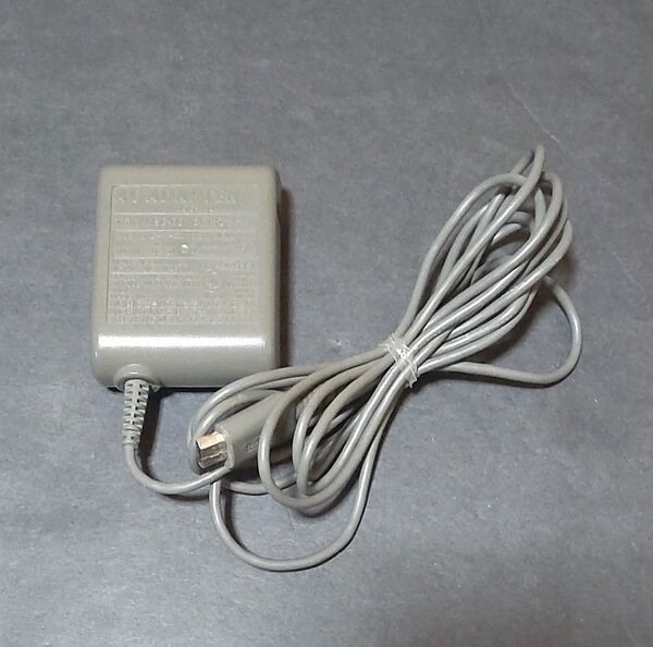 DS lite用充電器 ACアダプター 充電器 (1個)
