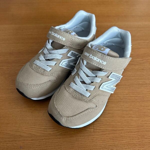 New Balance スニーカー ベージュ 18cm キッズ