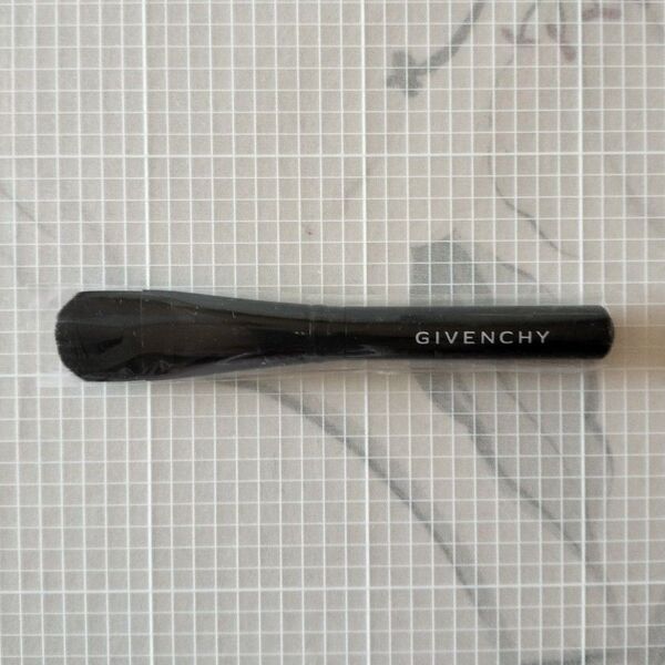 ジバンシィ 未使用 メイクブラシ GIVENCHY チークブラシ フェイスブラシ パウダーブラシ ファンデーションブラシ コスメ