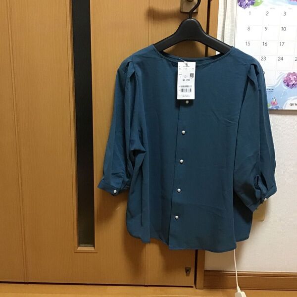 新品未使用 ハニーズ6分袖パールボタンブラウスLサイズ