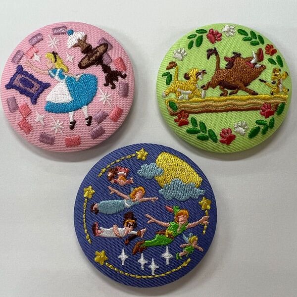 Disney刺繍缶バッジ ピーターパン、アリス、ライオンキング 3点set