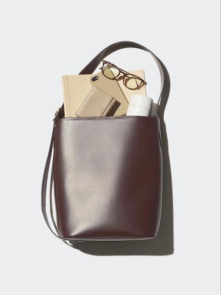 新品未使用 3990円を 2way ユニクロ UNIQLO ショルダーバッグ 雑誌掲載 大人気 ブラウン 茶