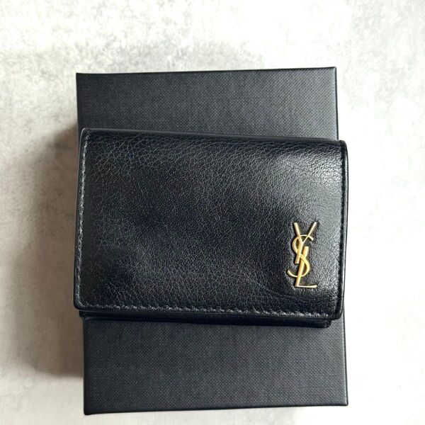 【美品/付属品完備】YSL サンローラン / タイニーカサンドラウォレット 三つ折り財布 カーフレザー ブラック 637420