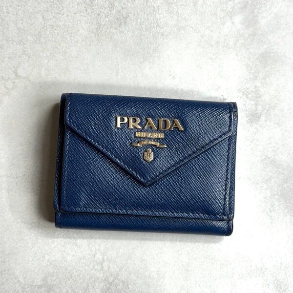 PRADA プラダ / サフィアーノミニレターウォレット 三つ折り財布 ミニ財布 サフィアーノレザー ブルー 1MH021