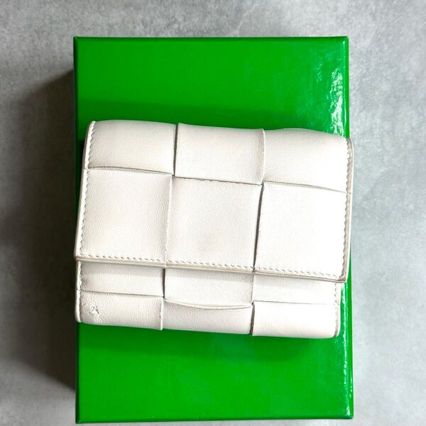 【付属品完備】 BOTTEGA VENETA ボッテガヴェネタ / カセットトリフォールドジップウォレット 三つ折り財布 ホワイト