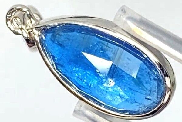 インディゴブルー カイヤナイト アクセサリー ネックレス ペンダント 天然石パワーストーン J211