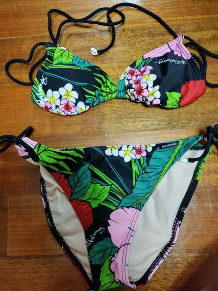 Billabong ビキニ 水着 花柄 マルチカラー Mサイズ相当