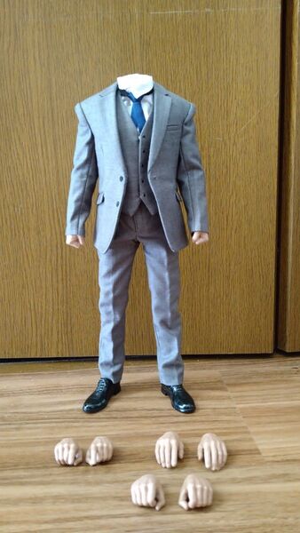 1/6フィギュア用素体、スーツセット(ジャンク)