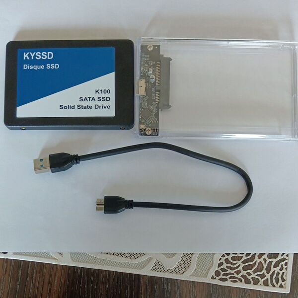 KYSSD K100 SATA SSD 128GBケース、USBケーブル付き