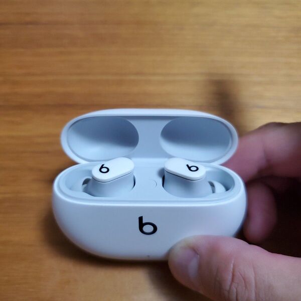 Beats Studio Buds ホワイト ワイヤレスイヤホン