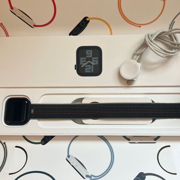 Apple Watch SE(第2世代) 40mm GPSモデル ミッドナイトbt100%