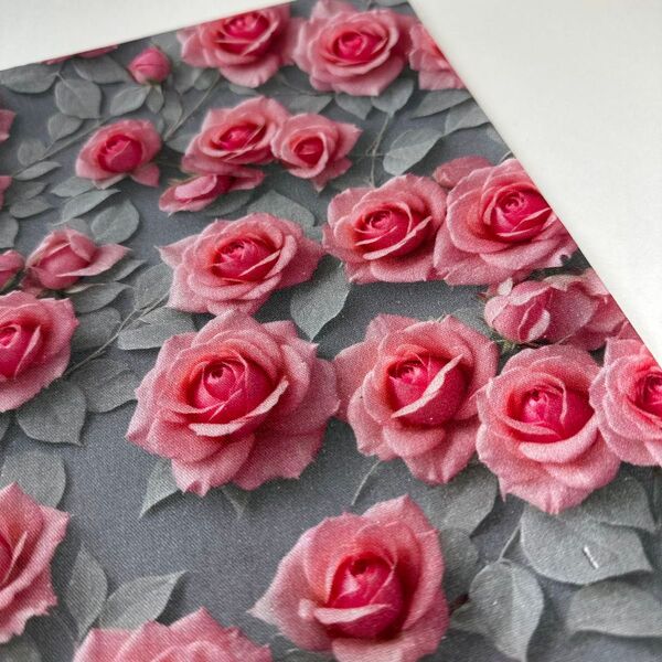 USAシーチング綿生地幅110cm×100cm.グレー葉、ピンク薔薇