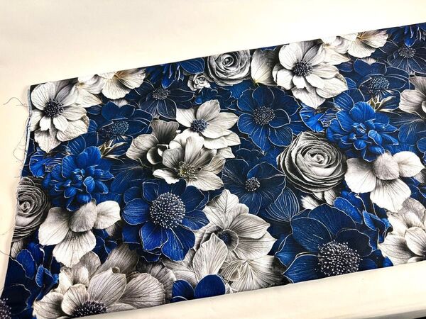 USAシーチング綿100%生地幅110cm×100cm.花柄.2795