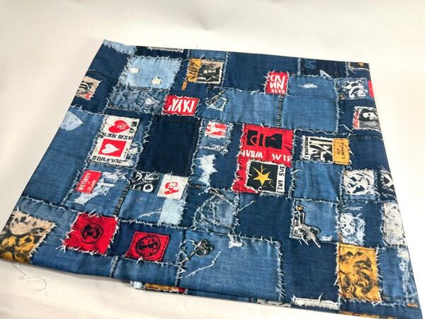 USAシーチング綿100%生地幅110cm×100cm.パッチワーク風プリント.8841