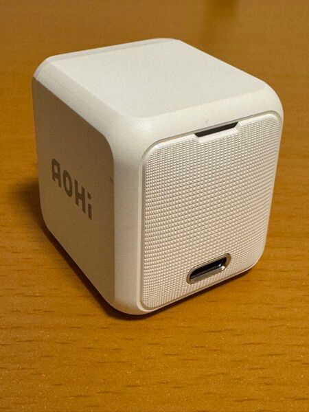 AOHI 65W Type-C GaN+搭載急速充電器 MAGCUBE 軽量小型 ホワイト PDパソコン充電