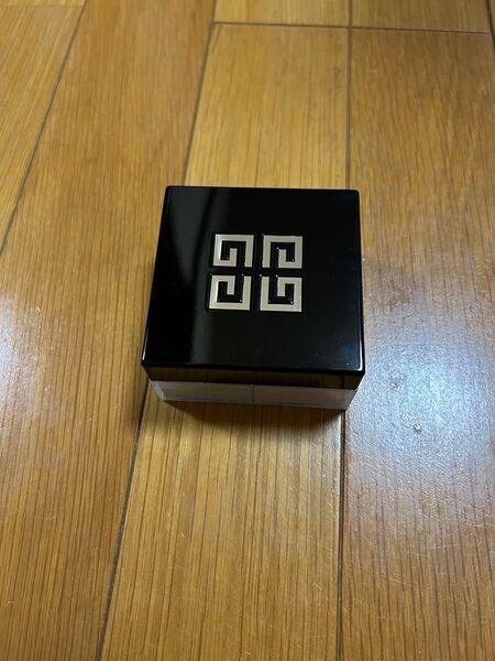 GIVENCHY ジバンシィプリズム・リーブル No.1