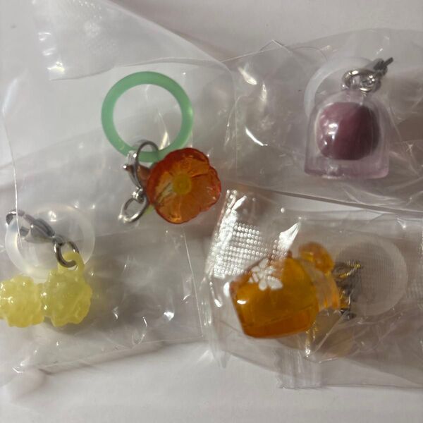 バンダイ あなたに贈る花言葉 ポピー にほんのおかし めじるしアクセサリー 春 寒天 金平糖 ハニーな気分 はちみつボトル ガチャ