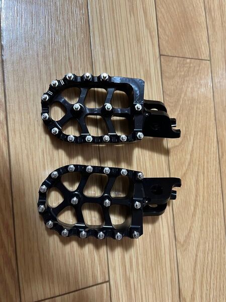 CRF250L MD47用 アルミ製 ブラックフットペグ