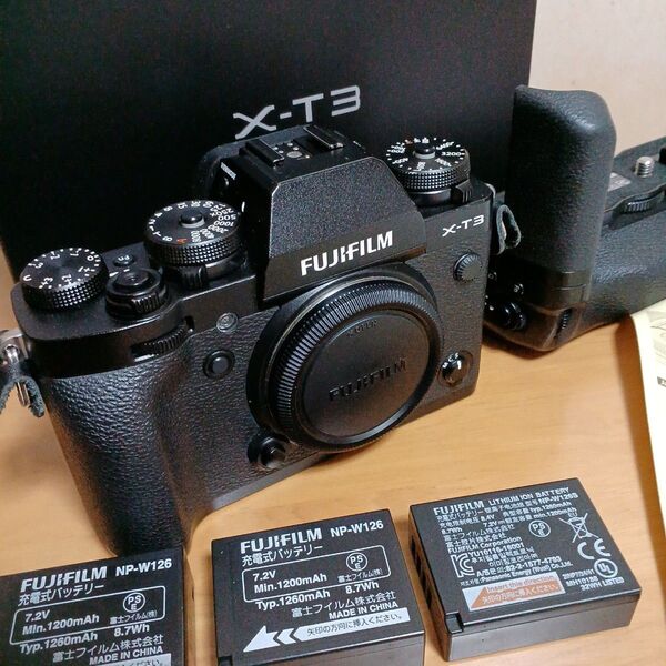 FUJIFILM X-T3 ブラック とバッテリーグリップ&純正充電器付き