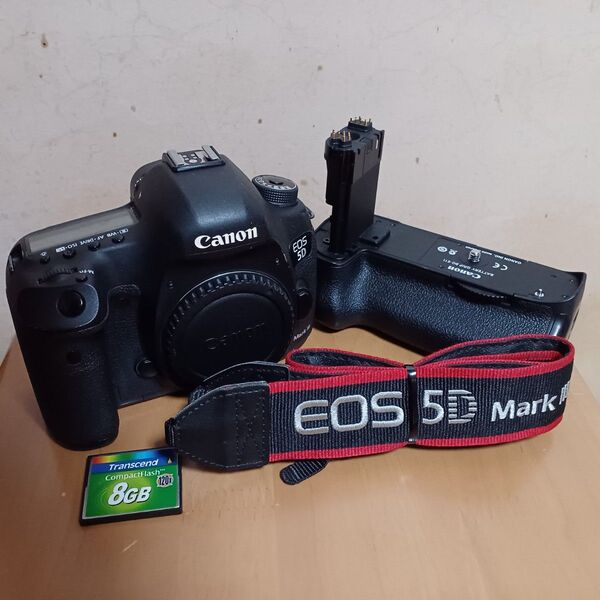 EOS 5D Mark III & BG-E11、オマケのCFカード8GB
