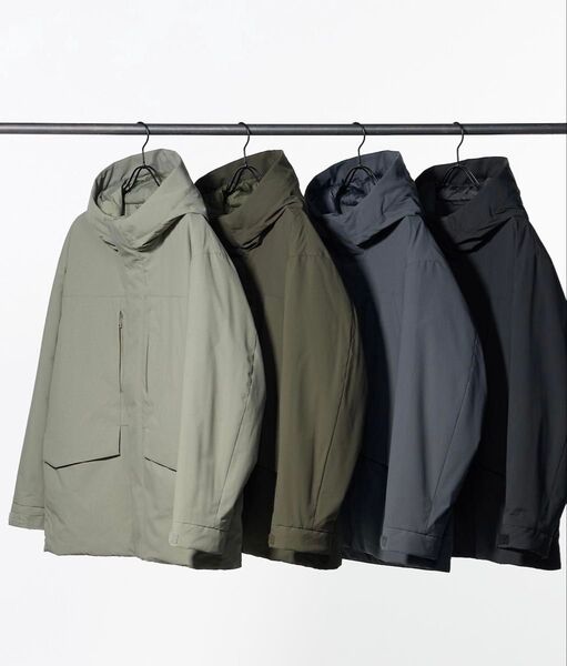 UNIQLO ハイブリッドダウンパーカ