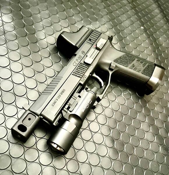 Carbon8 CZ P09 co2ガスガン 外装カスタム surefireコンバットライト付属 CZ75 カーボン8 東京マルイ