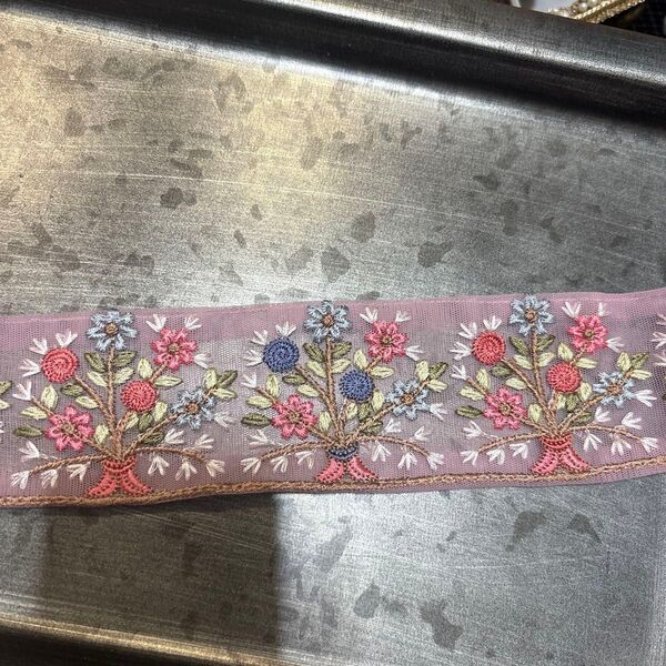 107インド刺繍リボン50cm 1mまとめ割あり同梱歓迎 お花 手芸 ハンドメイドピンクブーケ