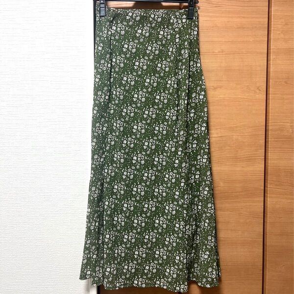 デイリースタイル【USED】archives☆小花柄ロングスカート ロング丈 総柄 ウエストゴム 揺れ感コーデ プリーツ