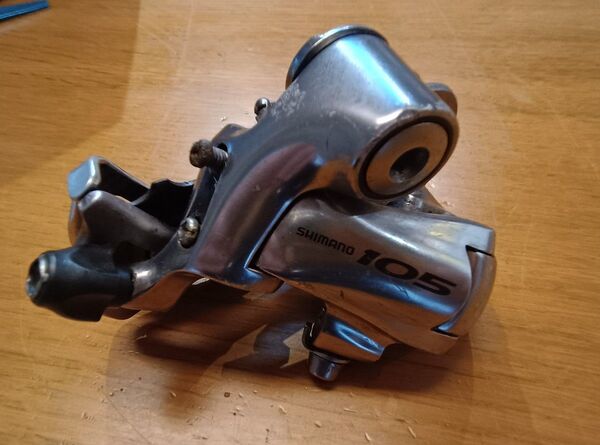 SHIMANO 105 10速リアディレイラー シルバー系 自転車 ロードバイク