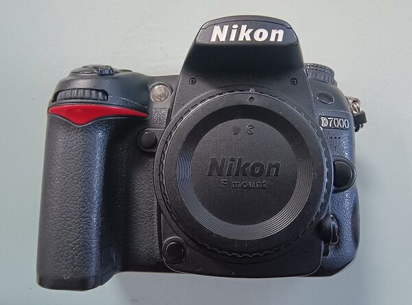 ニコンNikon D7000 デジタル一眼レフカメラ Fマウントボディ ショット数38100回くらい