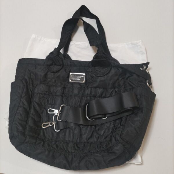 MARC BY MARC JACOBS ブラックトートバッグ ロゴ キルティング