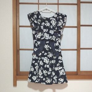 美品SNIDEL ネイビーフリル花柄ワンピース