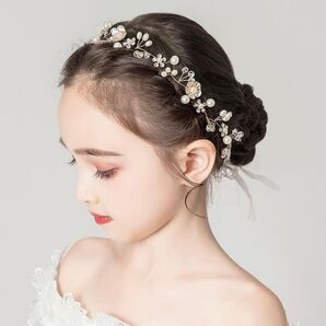 キッズ ヘッドドレス ヘアアクセサリー 謝恩会 卒園式 発表会 子供 花 パールタイトル