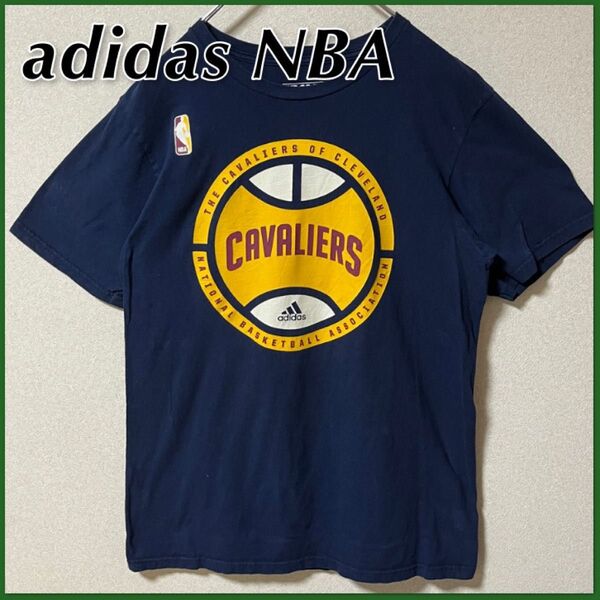 【adidas】 アディダス NBA プリントTシャツ メンズ M ネイビー キャバリアーズ ロゴ コットン