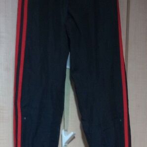 adidas 130cm スポーツパンツ ブラック×レッド