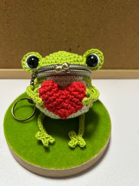 ハート持ってるカエルちゃんがま口 ハンドメイド