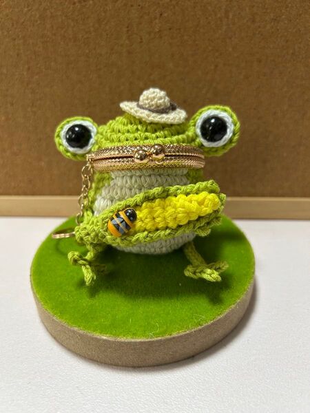 とうもろこし持ってるカエルちゃんがま口 ハンドメイド