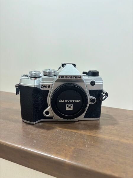 OM SYSTEM OM-5 ボディ ミラーレス一眼カメラ シルバー オリンパス