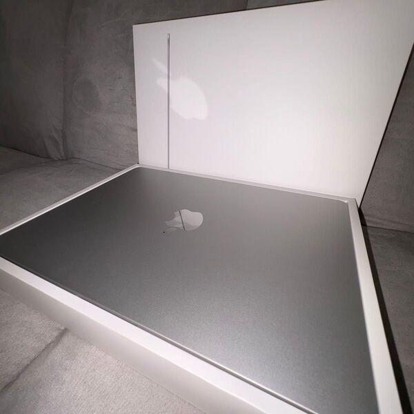 【美品】Apple MacBook Air m2 / 8core CPU/8core GPU/Mem 8GB / 256SSD