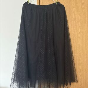 【新品・未着用(美品)値下げ中!!】黒ドット模様のチュールスカート