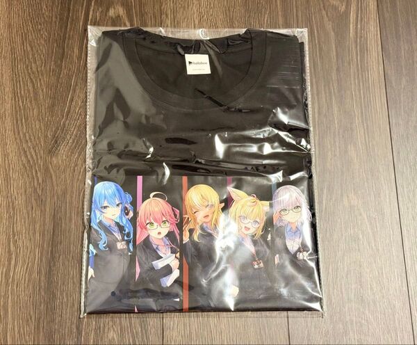 ホロライブ 不知火建設×羽田エアポートガーデン しらけん 集合(スーツ) TシャツB