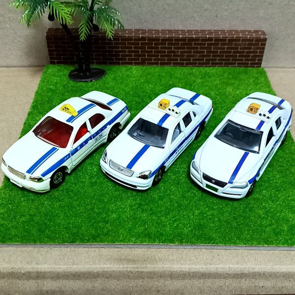 トミカ TAXI タクシー はたらく車 クラウン セルシオ マークX 廃盤品