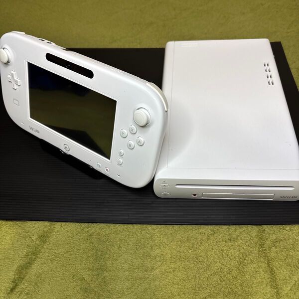 wii U 32GB ホワイト 本体 と ゲームパッド 【動作確認済み】