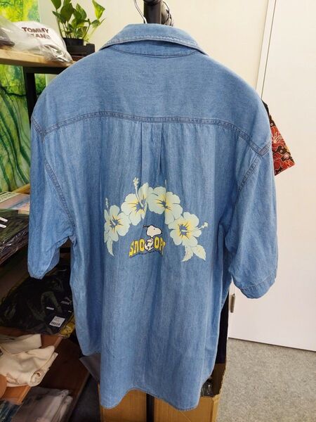 ~PEANUTS~ スヌーピー 半袖ワークシャツ L 古着 バックプリント 花柄 ハイビスカス ハワイアンシャツ ダンガリー 青